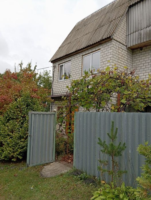 Продам земельну ділянку з будинком