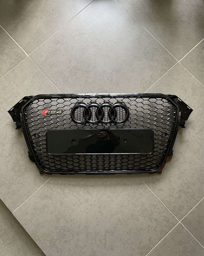 Решетка радиатора Audi A4 B8 2012-2015 стиль RS4 черный глянец