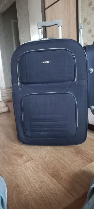 Валіза велика б/у, в гарному стані