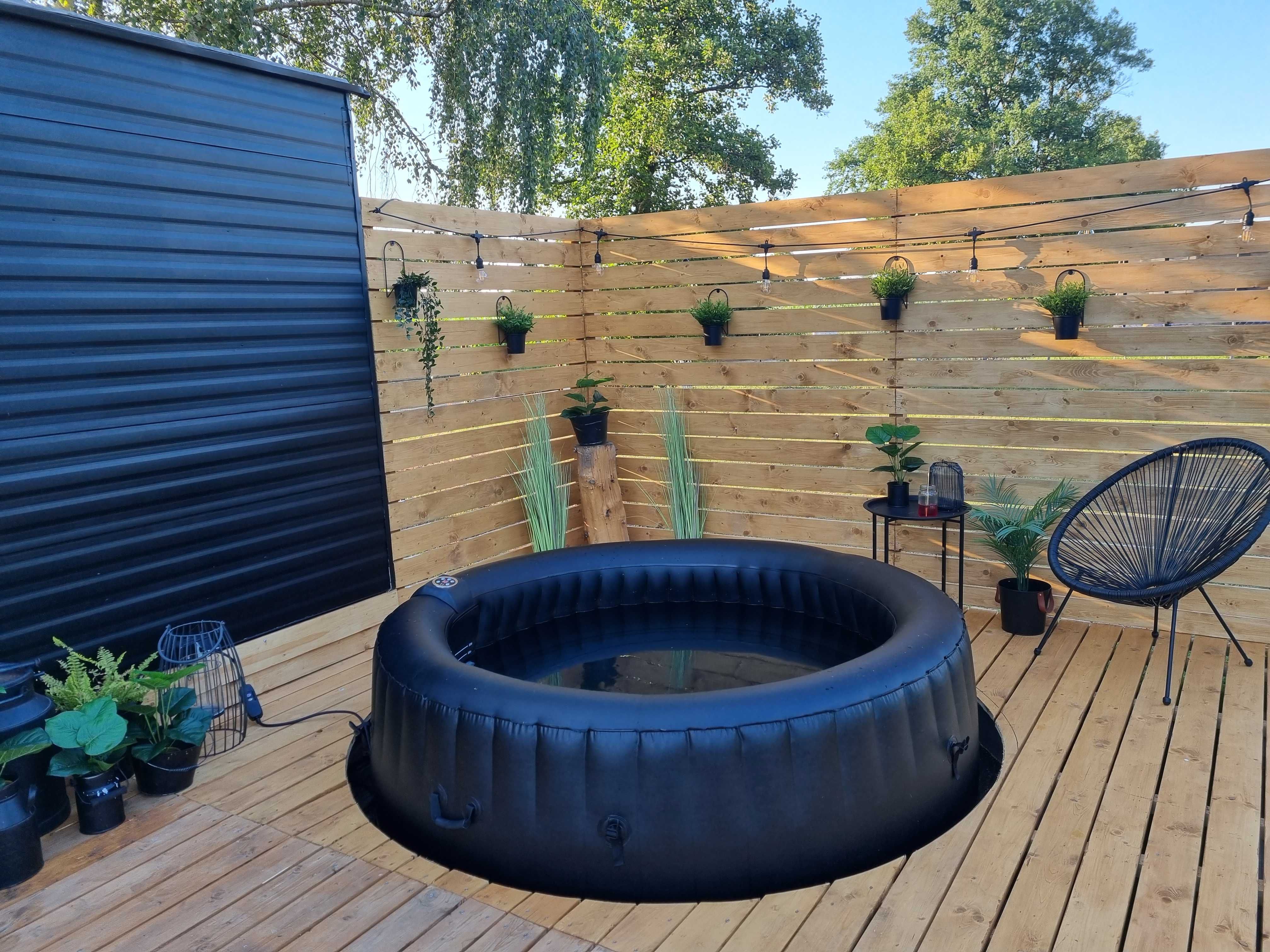 Jacuzzi czarne dmuchane uszkodzone