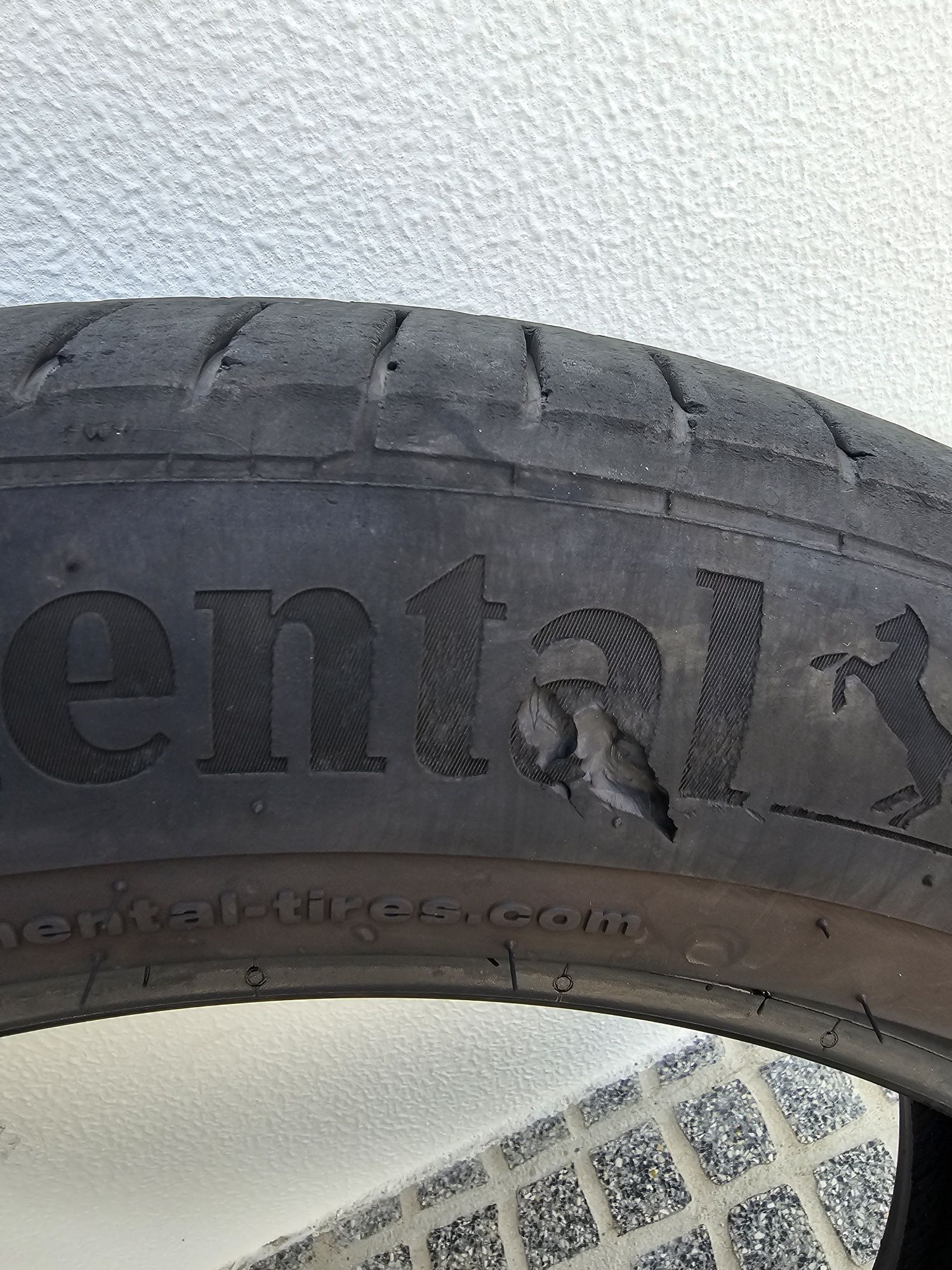 Pneus Continental Sport Contact 5 235/50R19