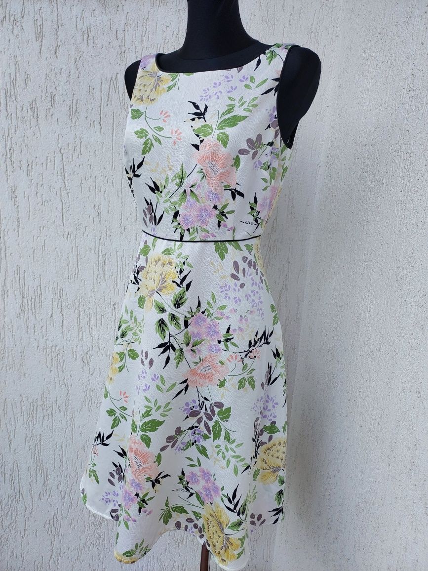 Letnia sukienka w roz M/L.