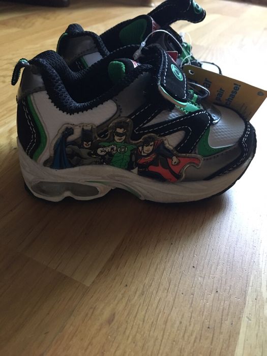 Нові дитячі кросівки