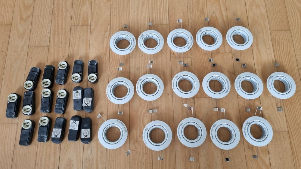 Zestaw opraw, lampek, oczek podtynkowych, 16 sztuk