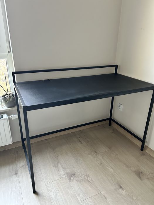 Sprzedam biurko czarne proste 120x60 metalowe nogi