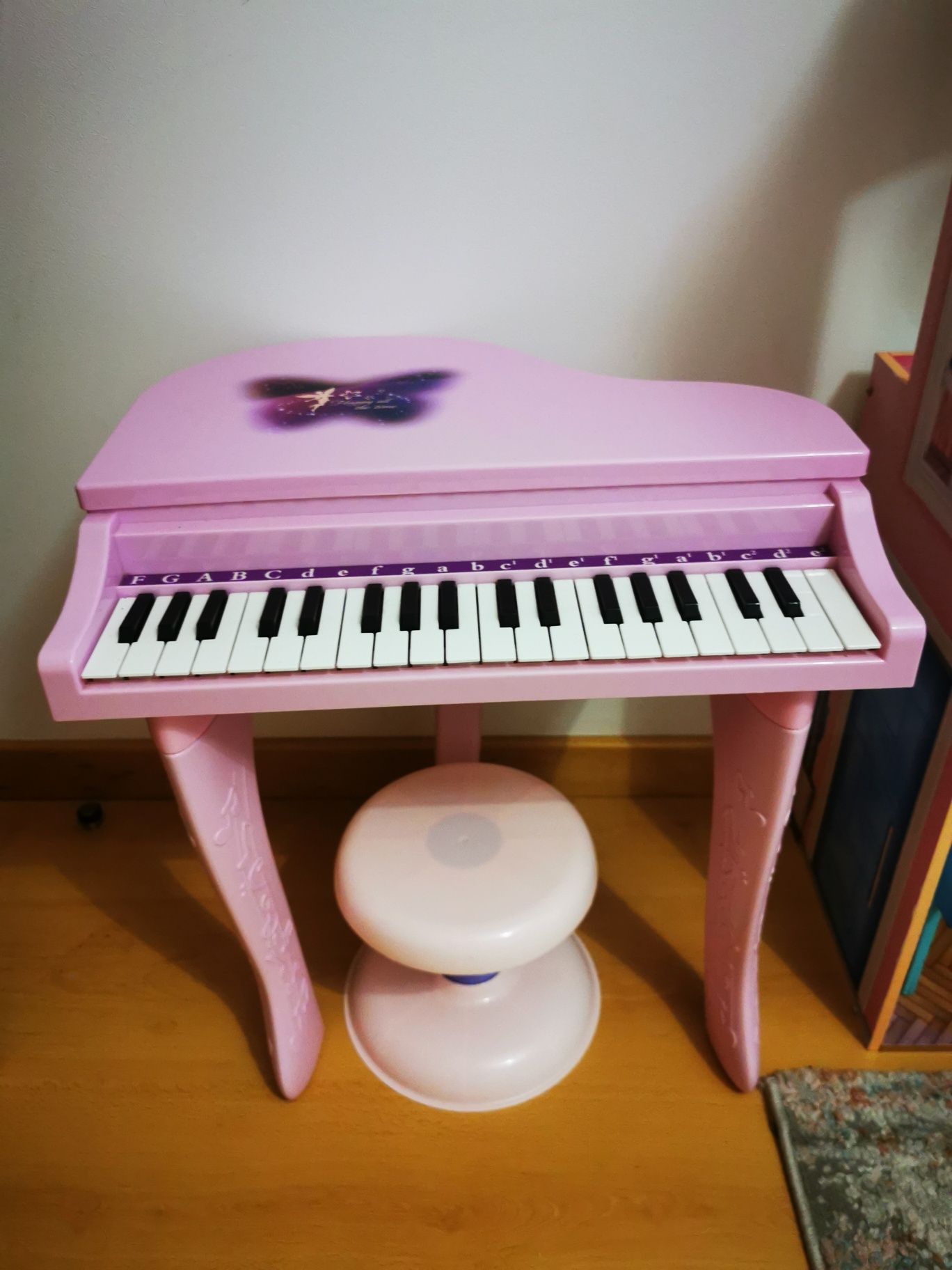 Piano rosa criança