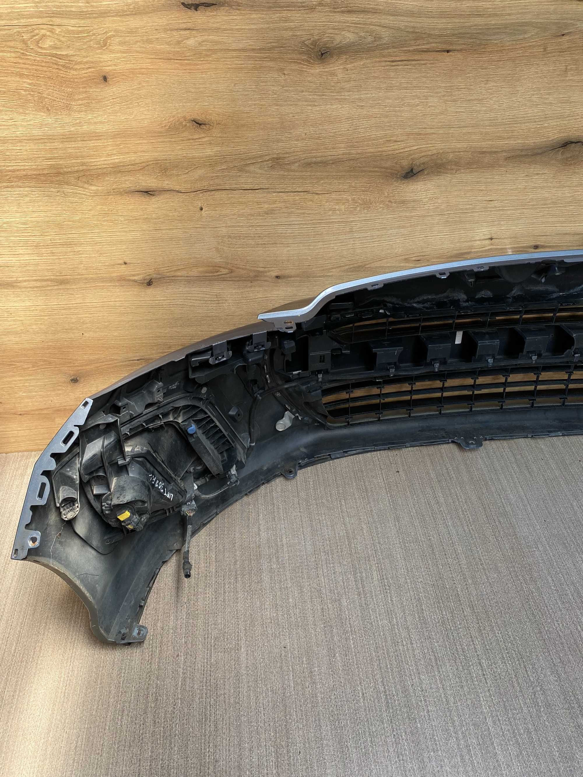 Zderzak przedni peugeot 308 lift kolor kth