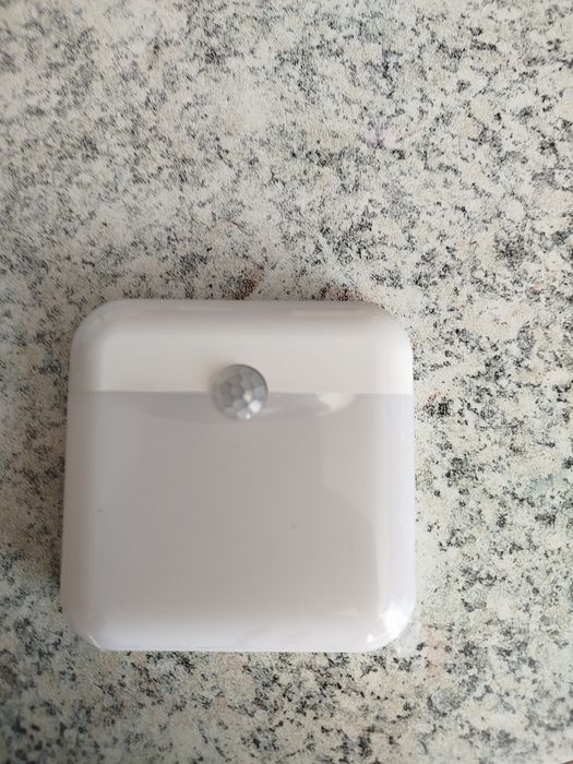 Світильник з датчиком руху