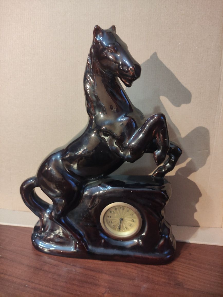 Figurka Zegar Koń Rzeźba z zegarem Ceramika szkliwiona