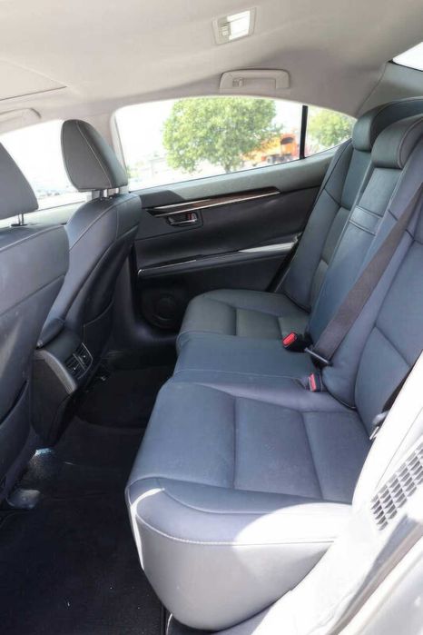 Lexus ES 300h      2018