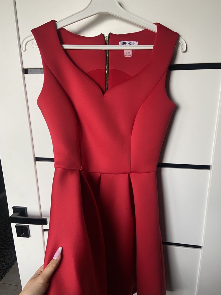 Czerwona rozkloszowana sukienka na wesele rozmiar S