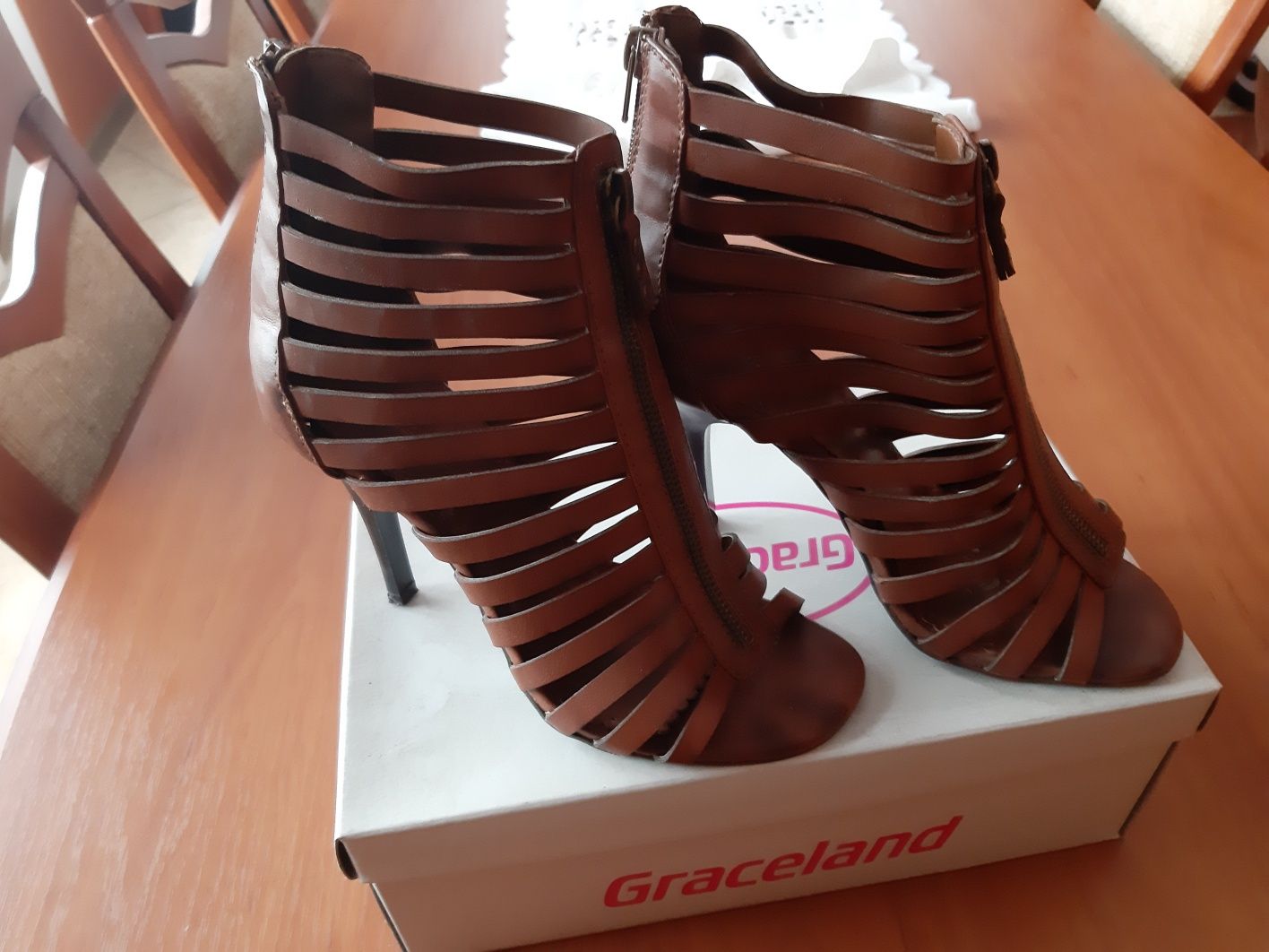 Buty sandały szpilki brązowe Graceland Deichmann r. 38