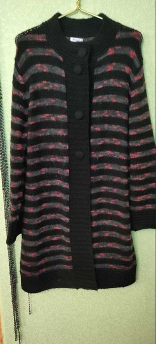 Продам женский свитер .