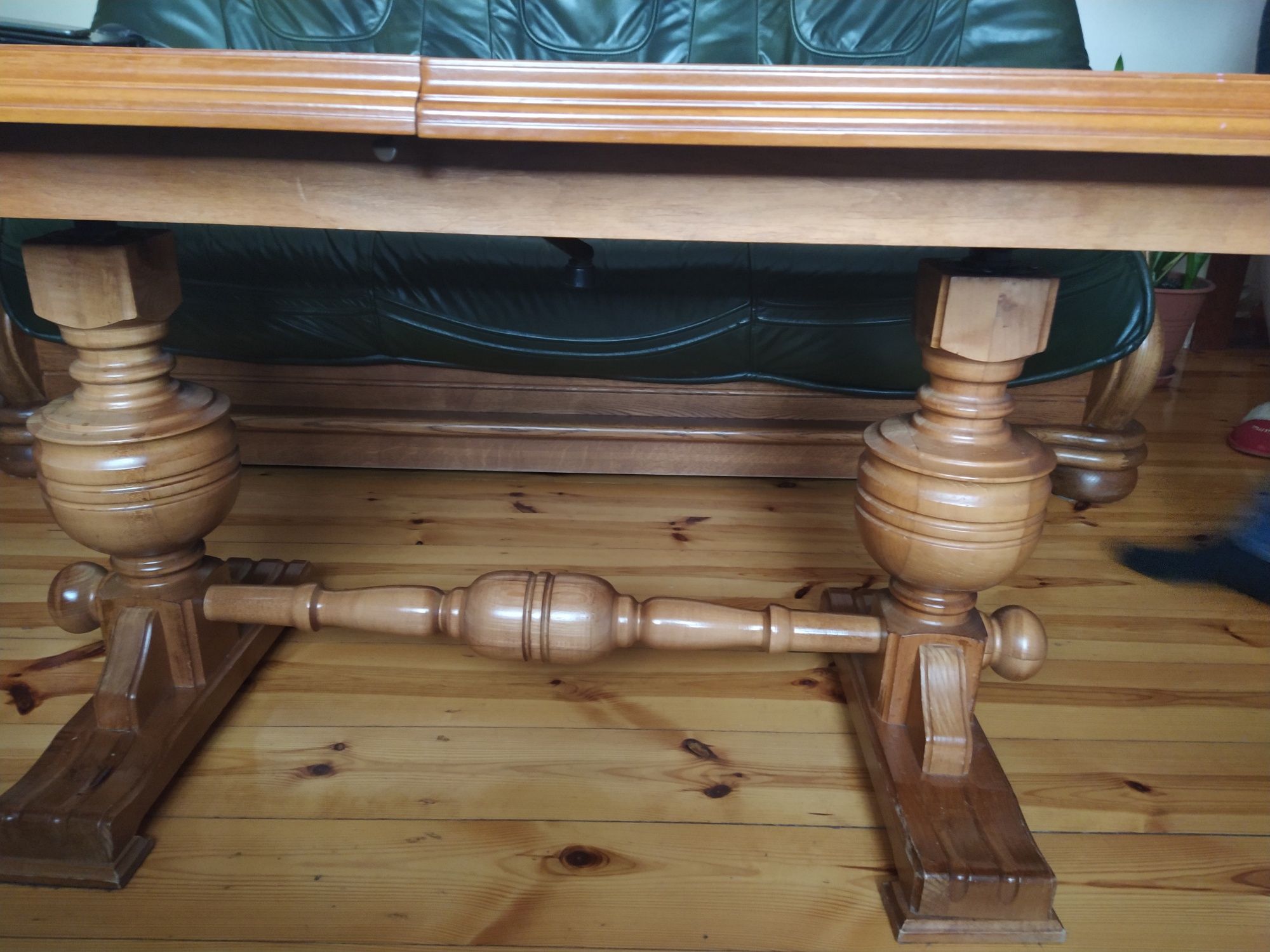 Stół drewniany regulowany