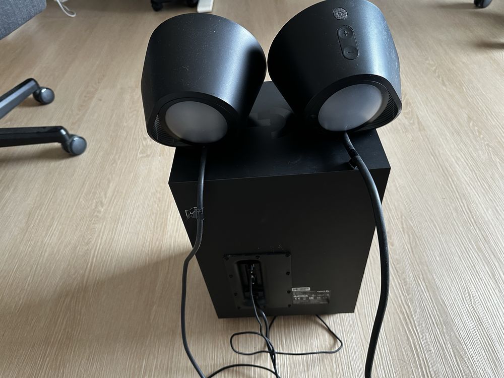 Colunas Logitech G560