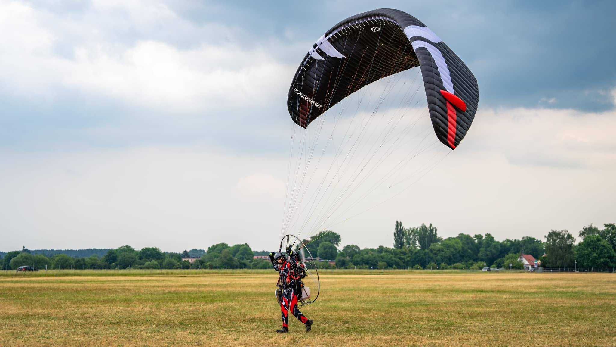 Paralotnia skrzydło Ozone Viper 6 - 16m - indywidualny kolor