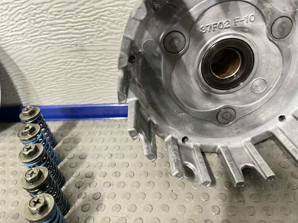 Kosz sprzęgłowy tarcze sprzęgło docisk piasta yamaha dt 125 tdr