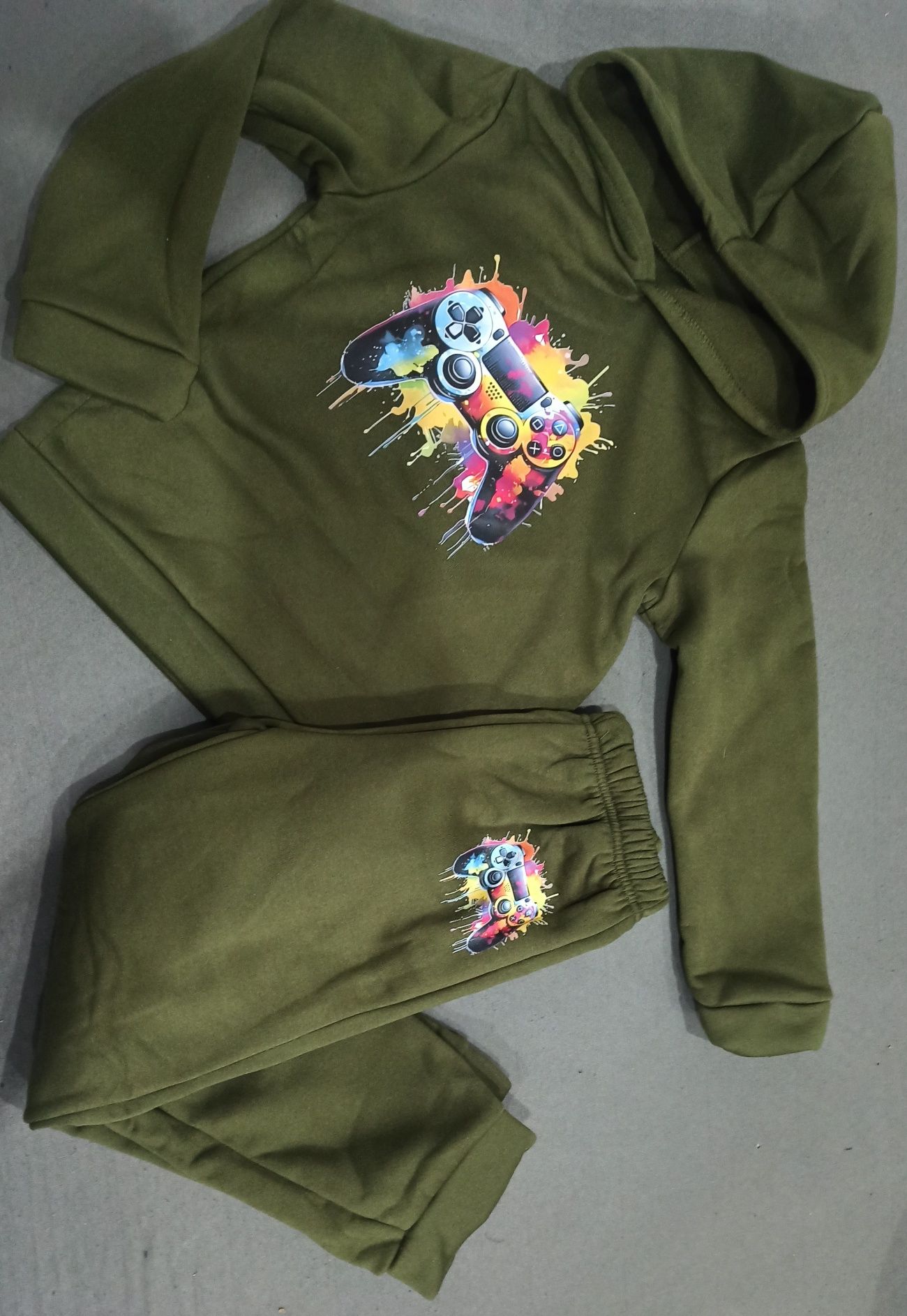 Nowy dres dla gracza khaki 134/140