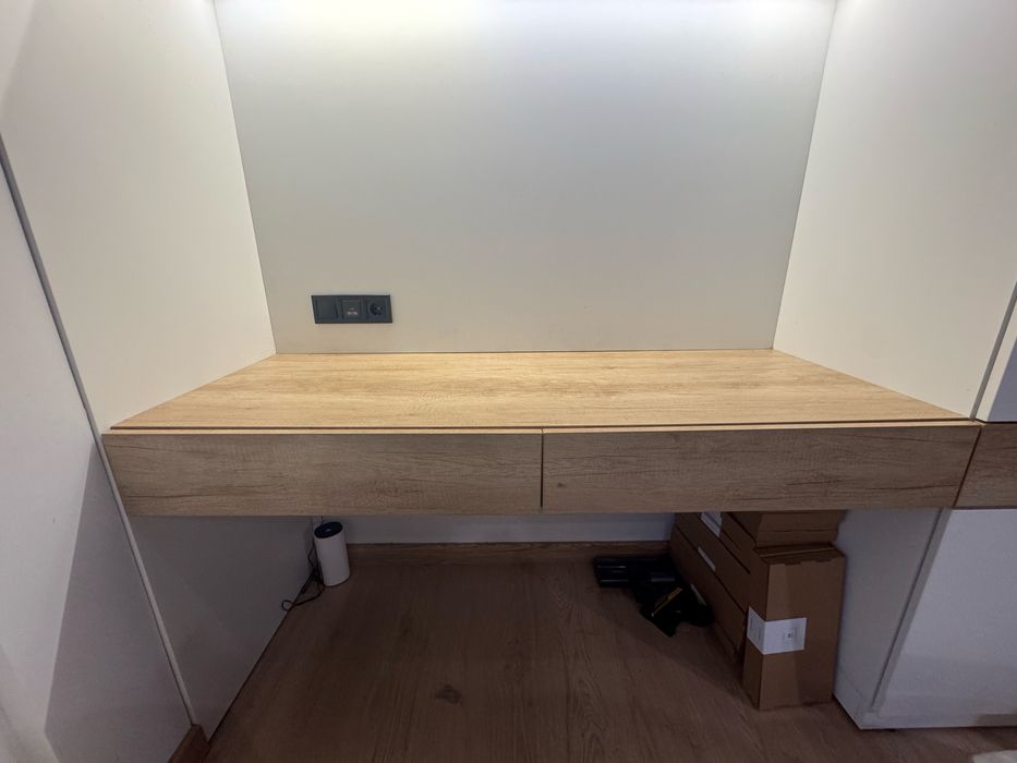 Стіл робочий підвісний