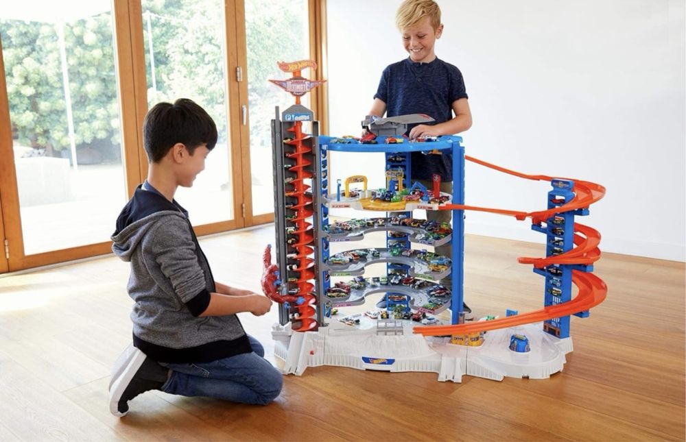 Hot Wheels super ultimate garage play set з горилою