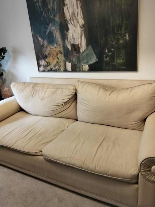 Sofá bege de 3 lugares