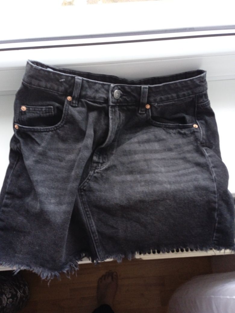 Spódniczka spódnica mini jeansowa jeans Sinsay S 36 dekatyzowana
