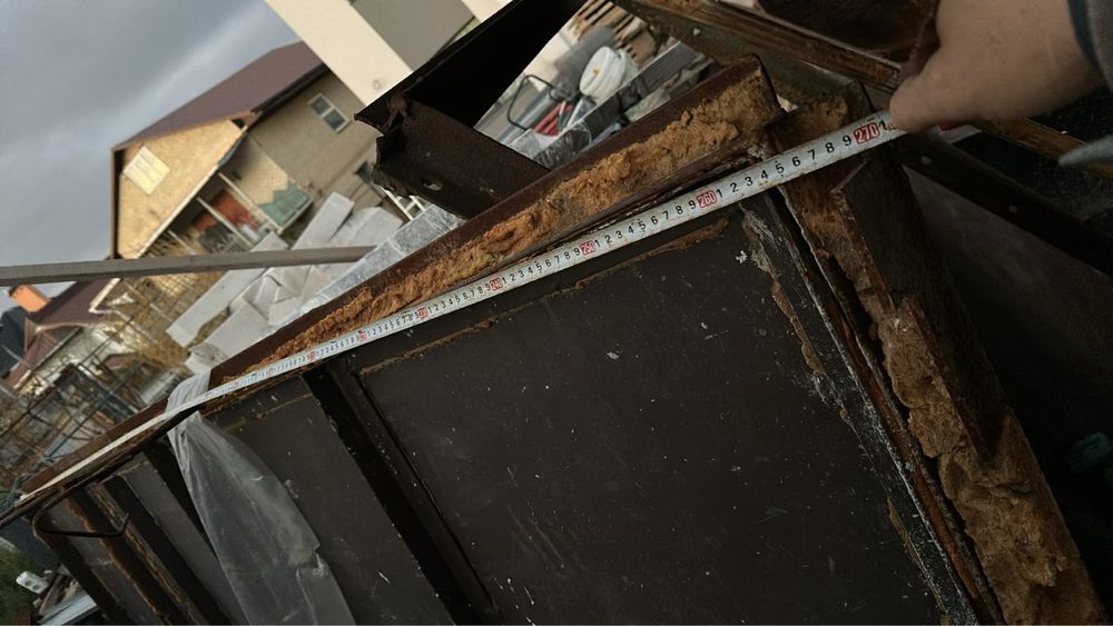 Двері на будівництво