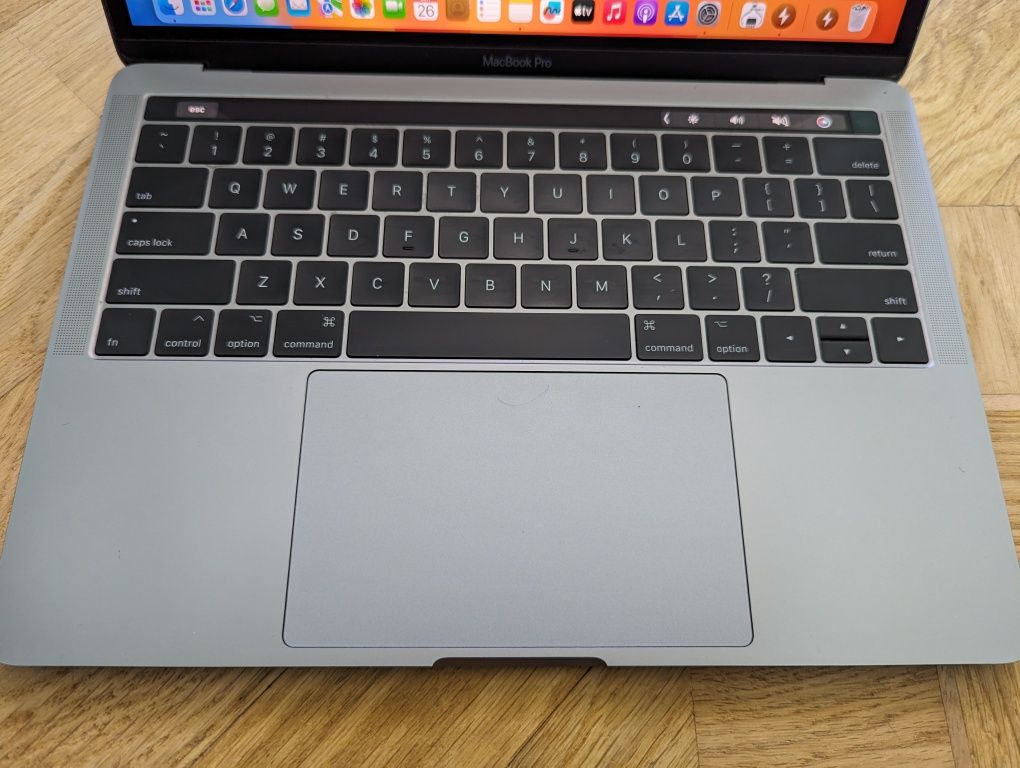 MacBook Pro 2017, 13", i5, 8/512 ГБ, touchbar.