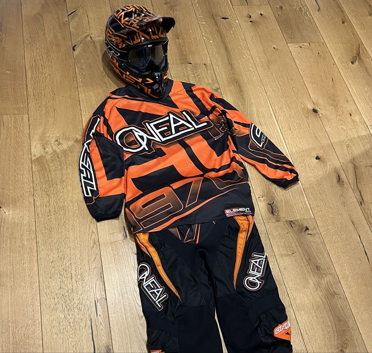 Zestaw do motocrossu marki O’Neal kask, bluza, spodnie