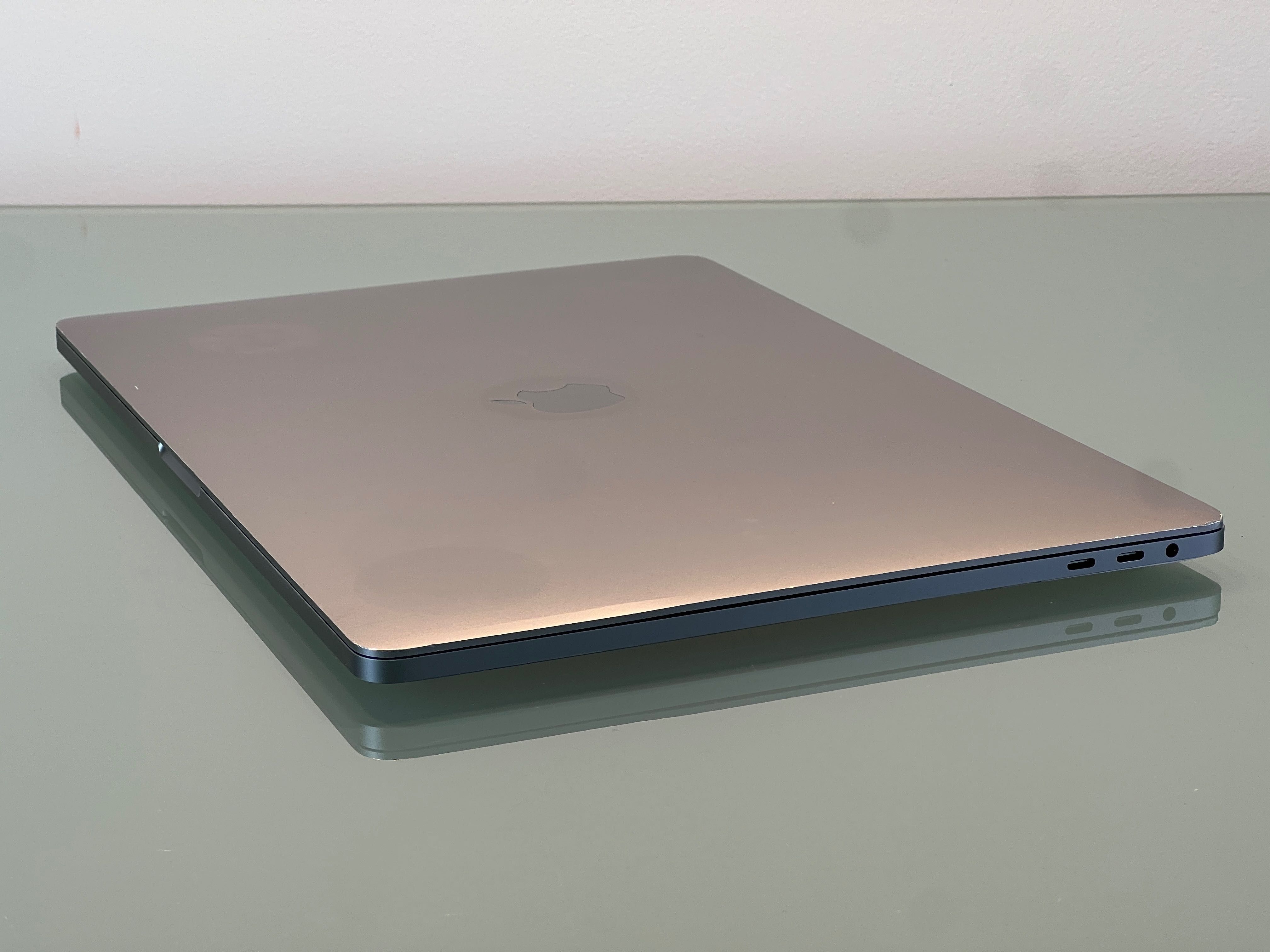 2019 MacBook Pro A2141 16" i9 2.4 GHz 64GB 512GB