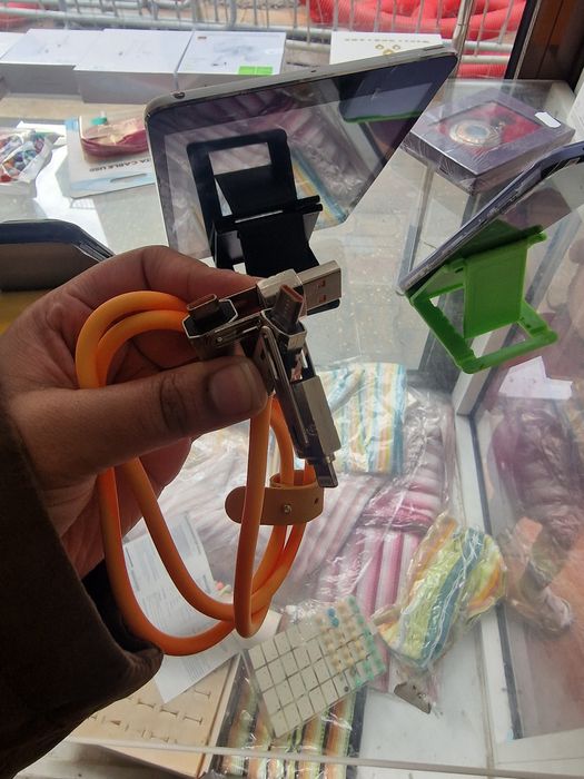 Cabo com varios funçionas