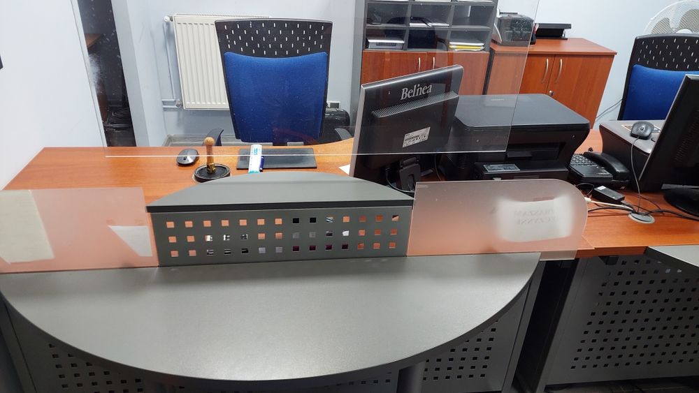 Biurka szafki krzesła meble biurowe