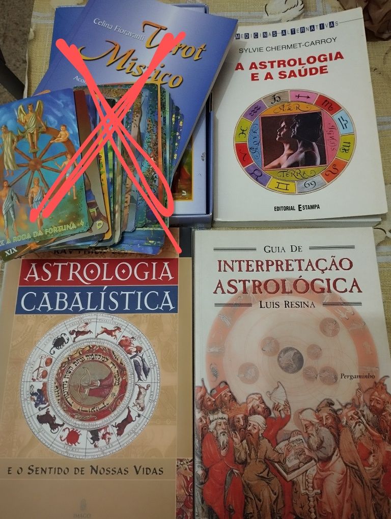 Apenas um llivro de astrologia disponível