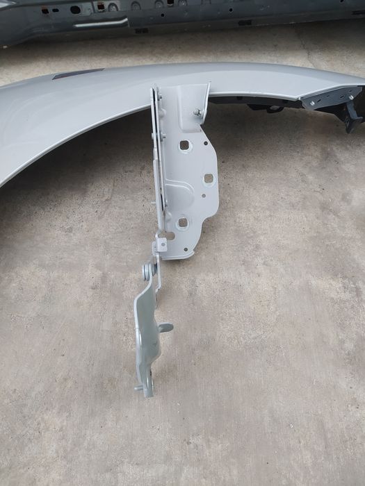 Петля капота Ягуар I-Pace