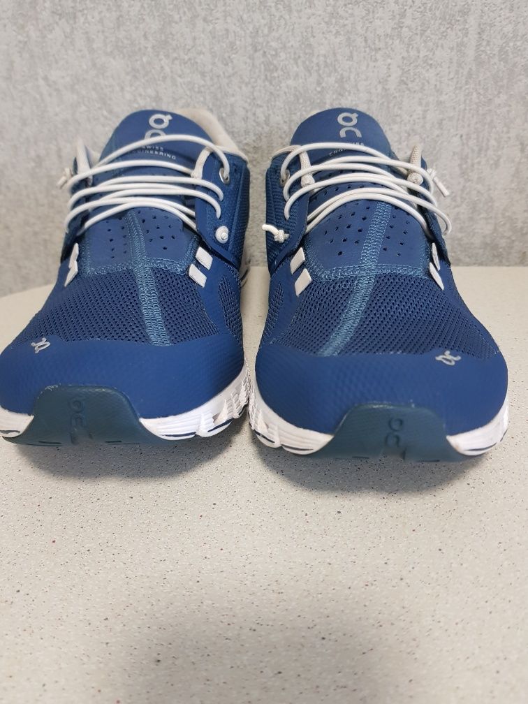 Жіночі синьо-білі кросівки Running Cloud 5 розміру 8