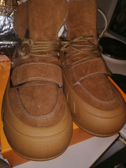 Продам женские зимние кеды,ботинки.