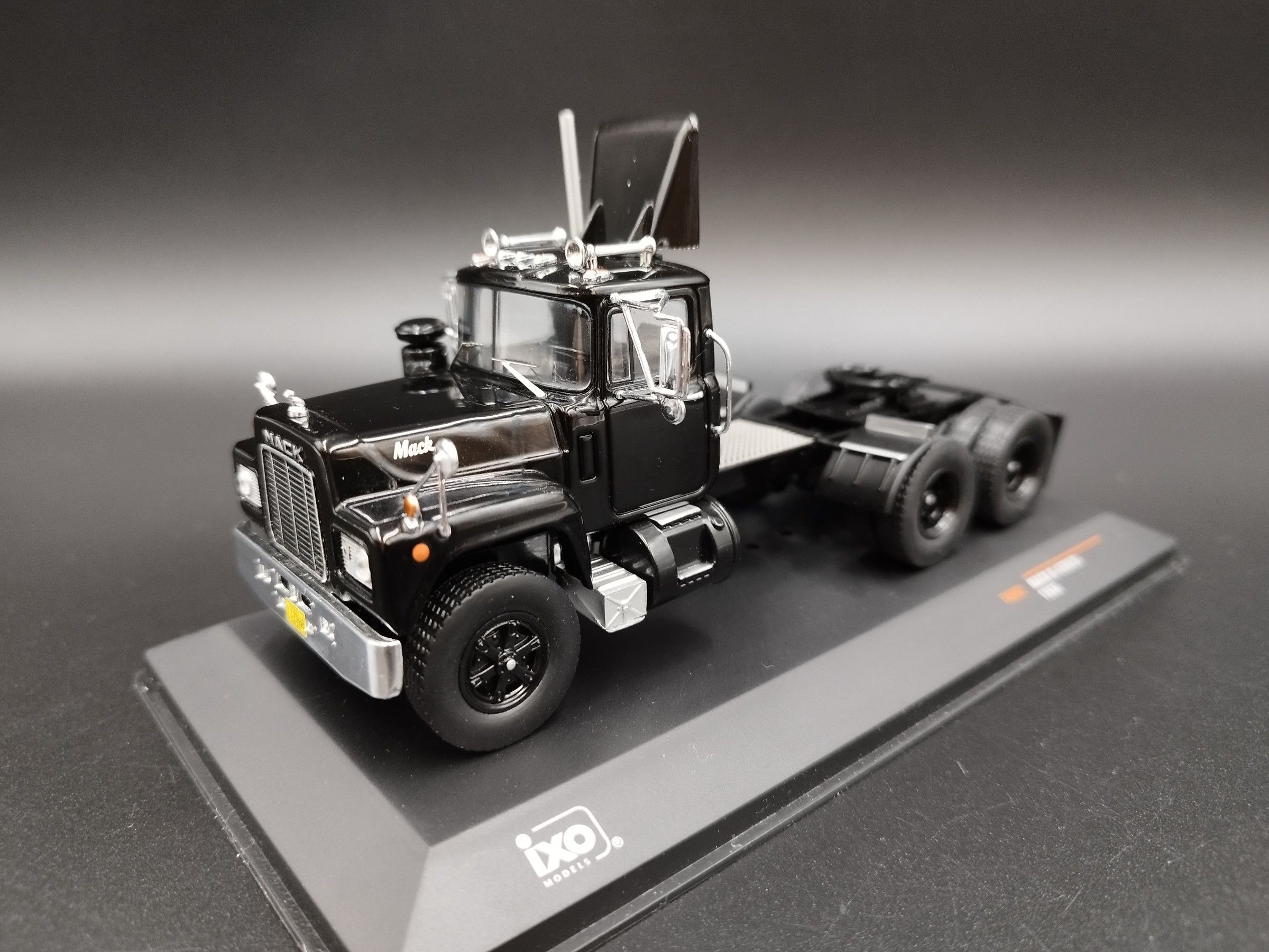 1:43 IXO 1966 Mack R-Series KONVOY model używany