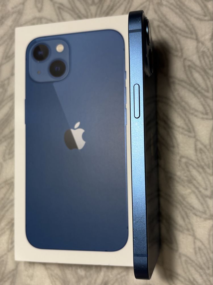 iPhone 13 niebieski