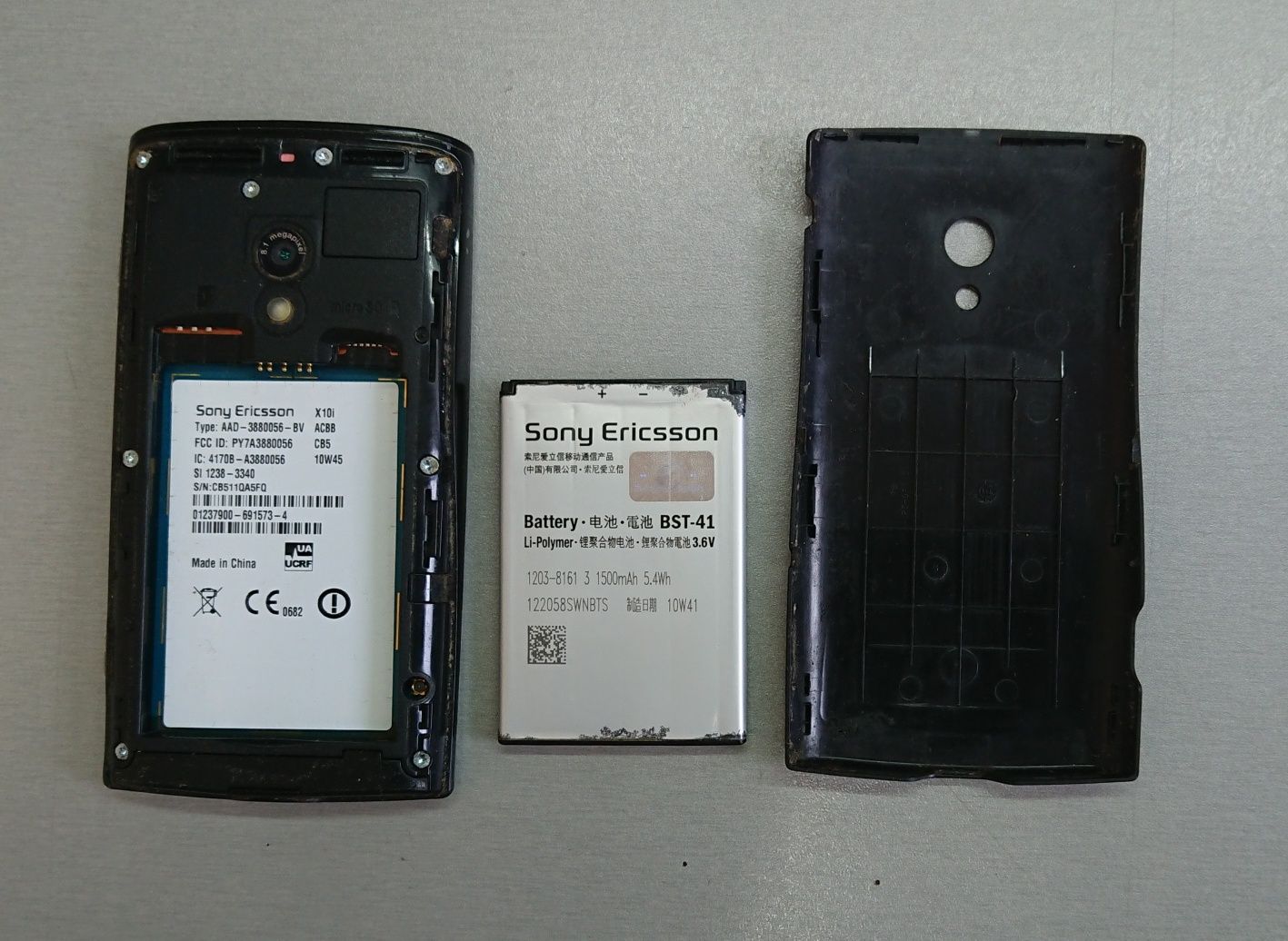 Sony Ericsson X10i.  Оригинал!  На запчасти. Крышка, батарея,  дисплей