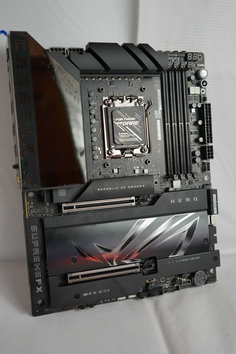 Материнська плата ASUS ROG Crosshair X870E Hero