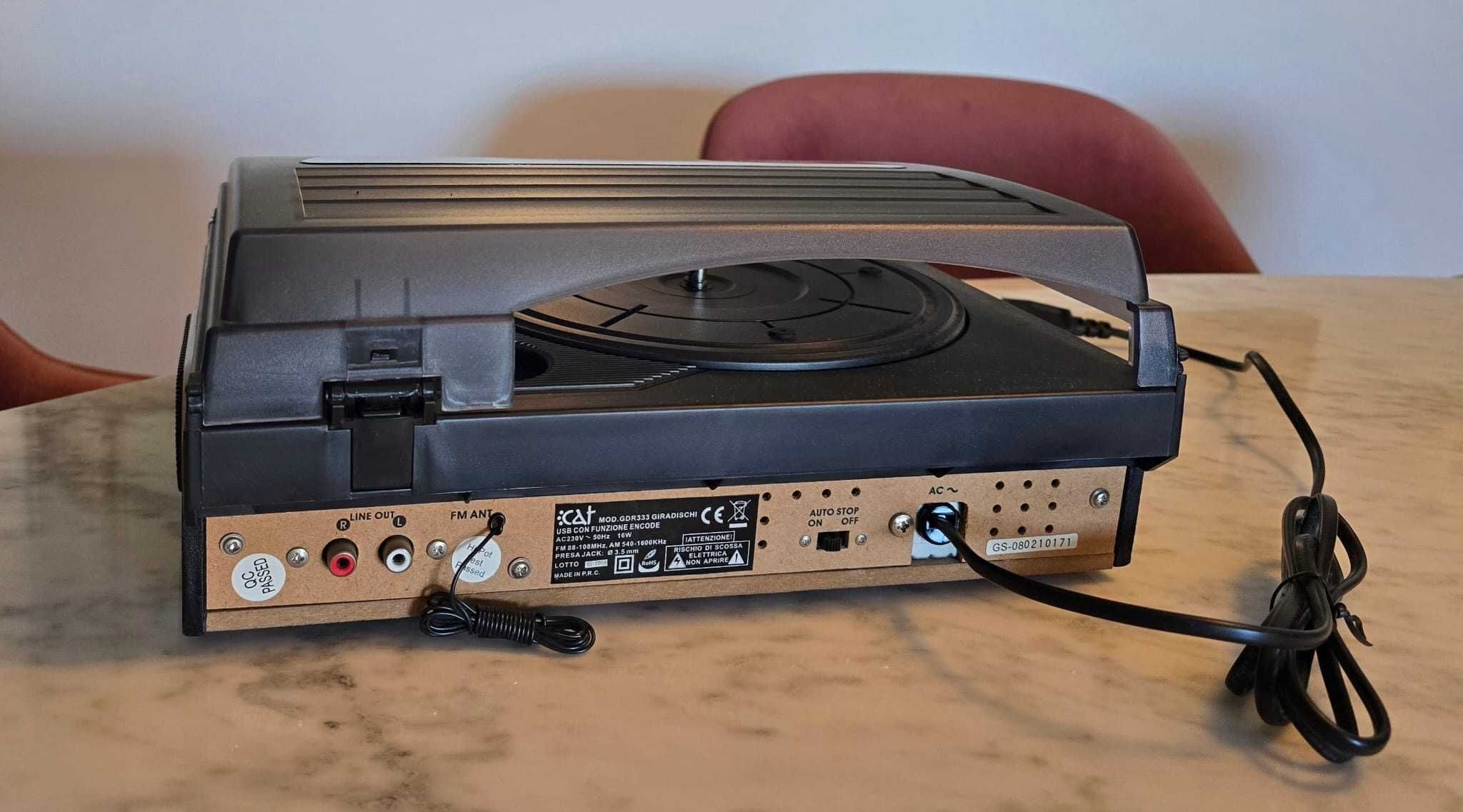 Gira-discos com rádio