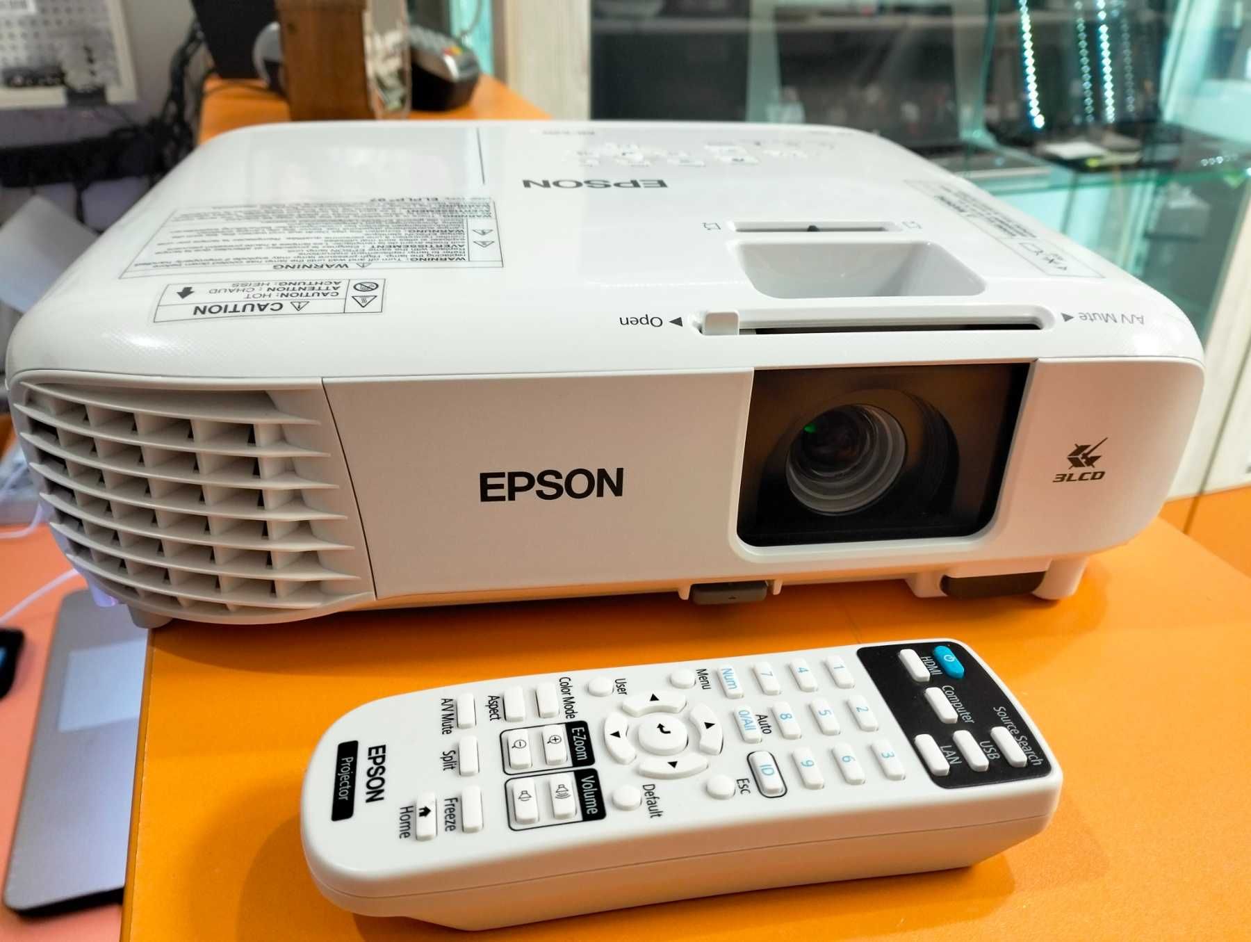 Мультимедійний проектор Epson EB-E20