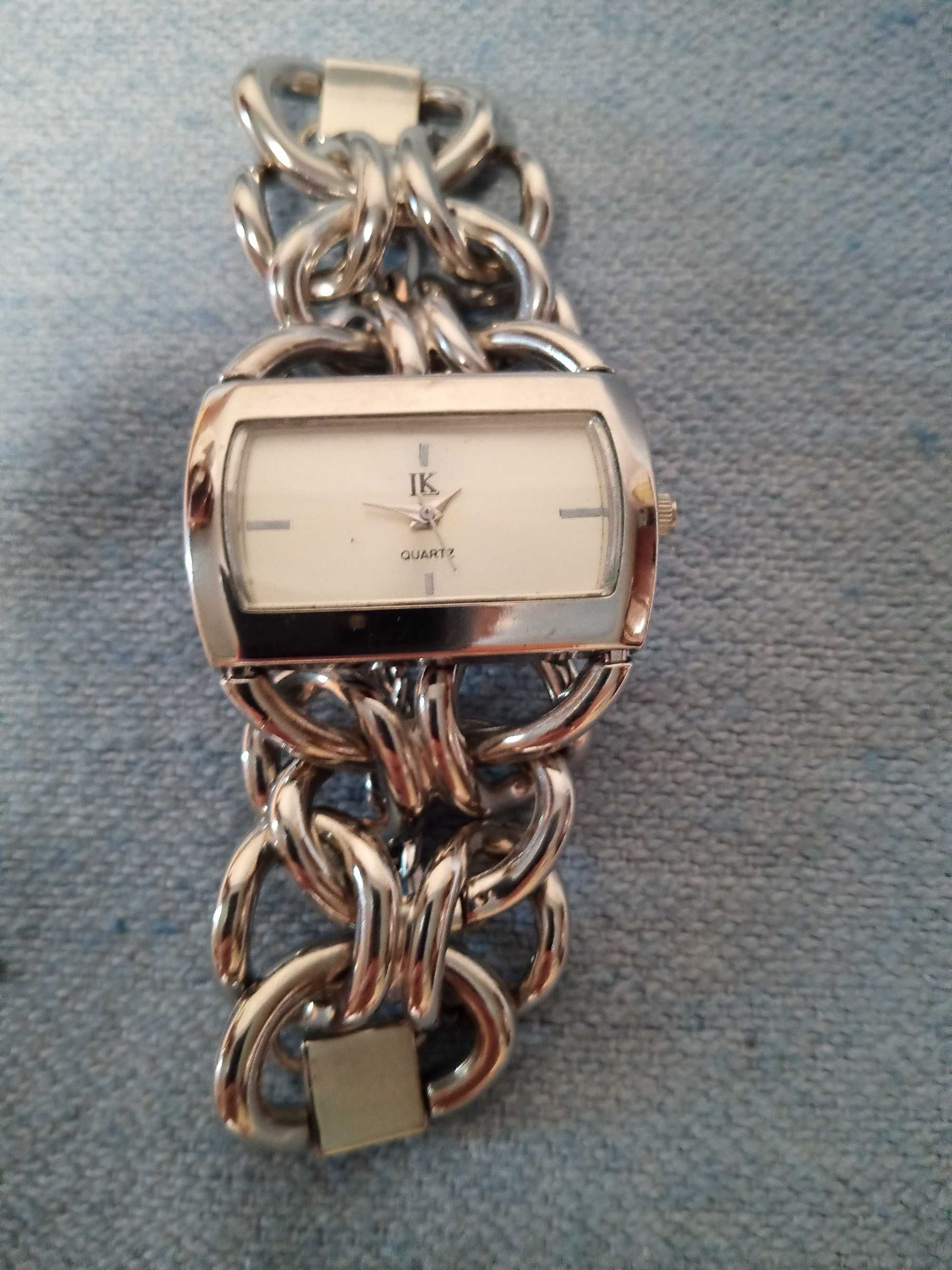 Часы наручные IK с металлическим браслетом