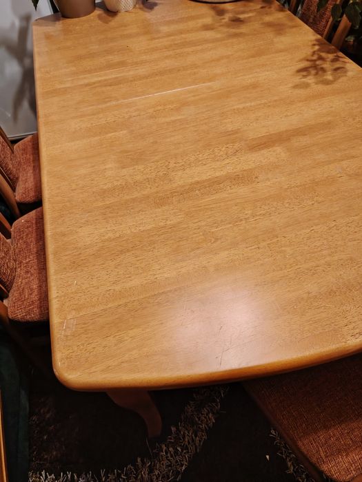 Ładne krzesła plus stół