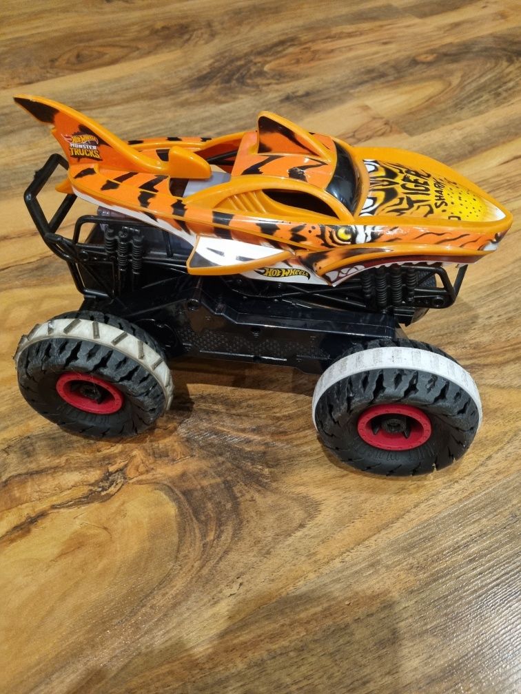 Pojazd zdalnie sterowany Hot Wheels Tiger Shark 1:15