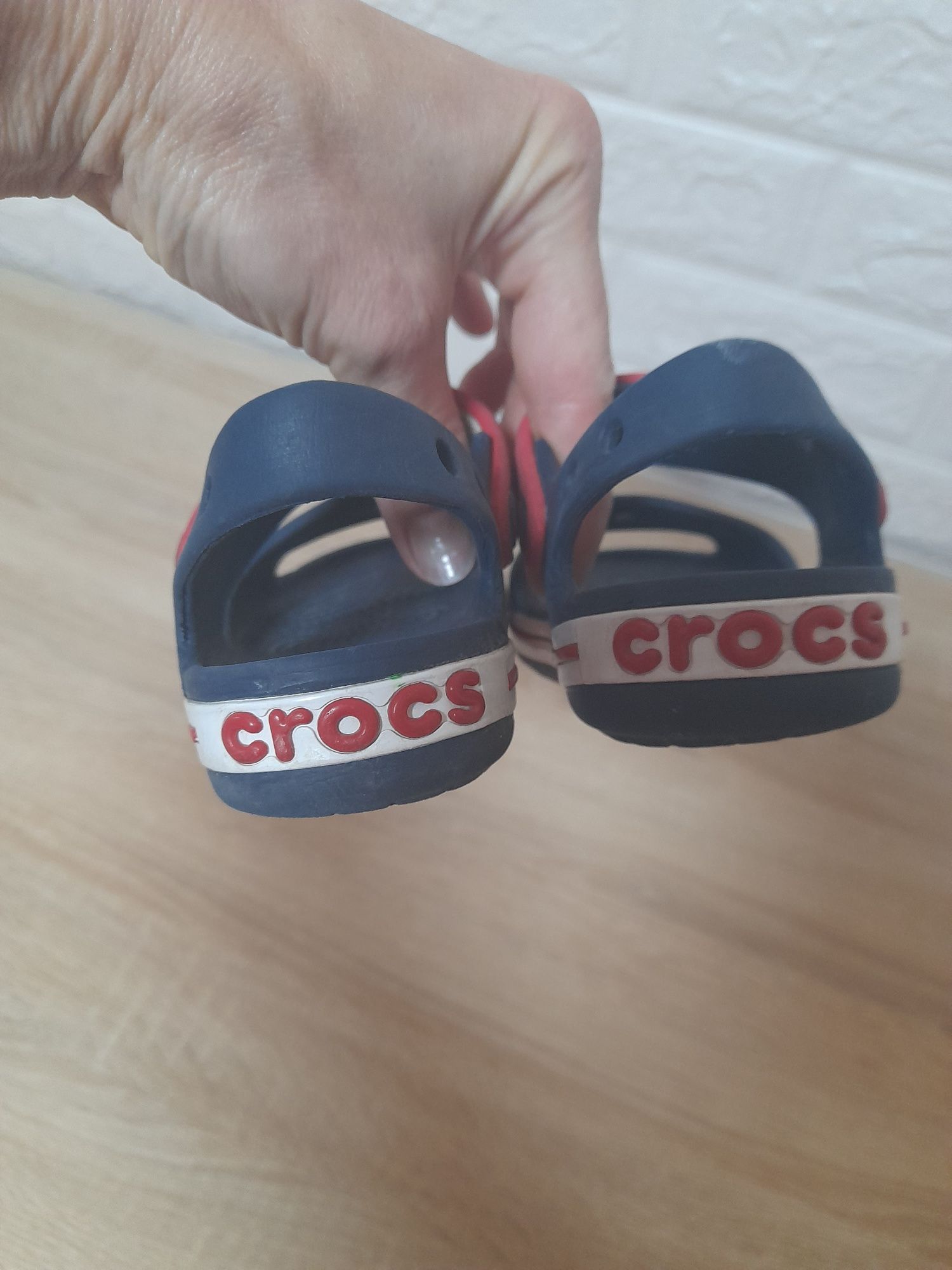 Продам crocs c 8