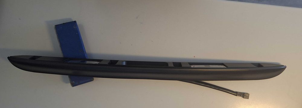 Pega de tampa da bagageira BMW 3. negro - EAN 5902048216588