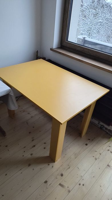 Żółty stół, nowoczesny, modern, Ala ikea, spacer age