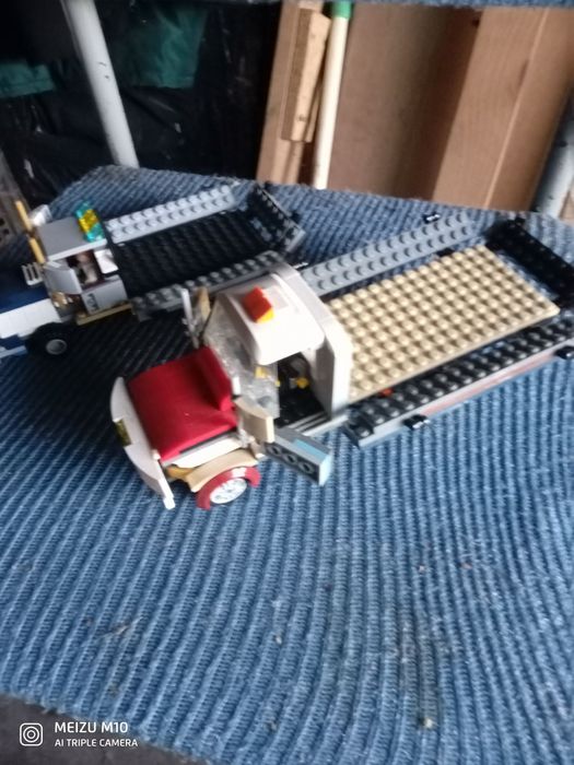 2 Машинки з орегинального лего.