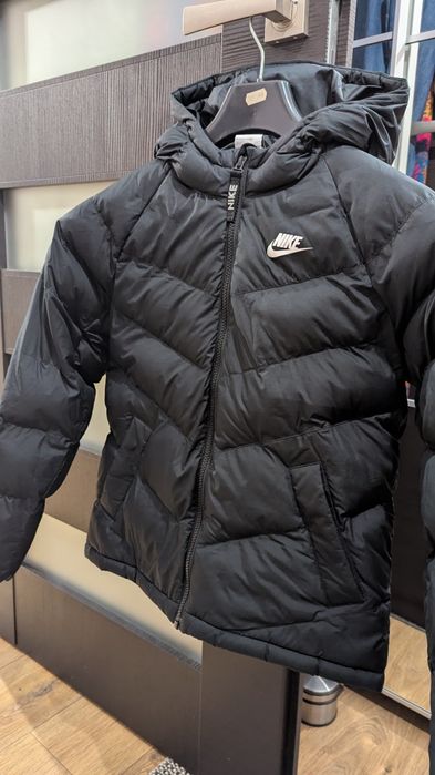 Nike kurtka chłopięca rozm. 137-147